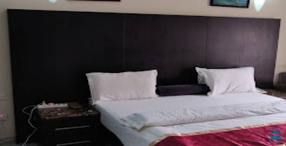 Lily Hotel And Suites